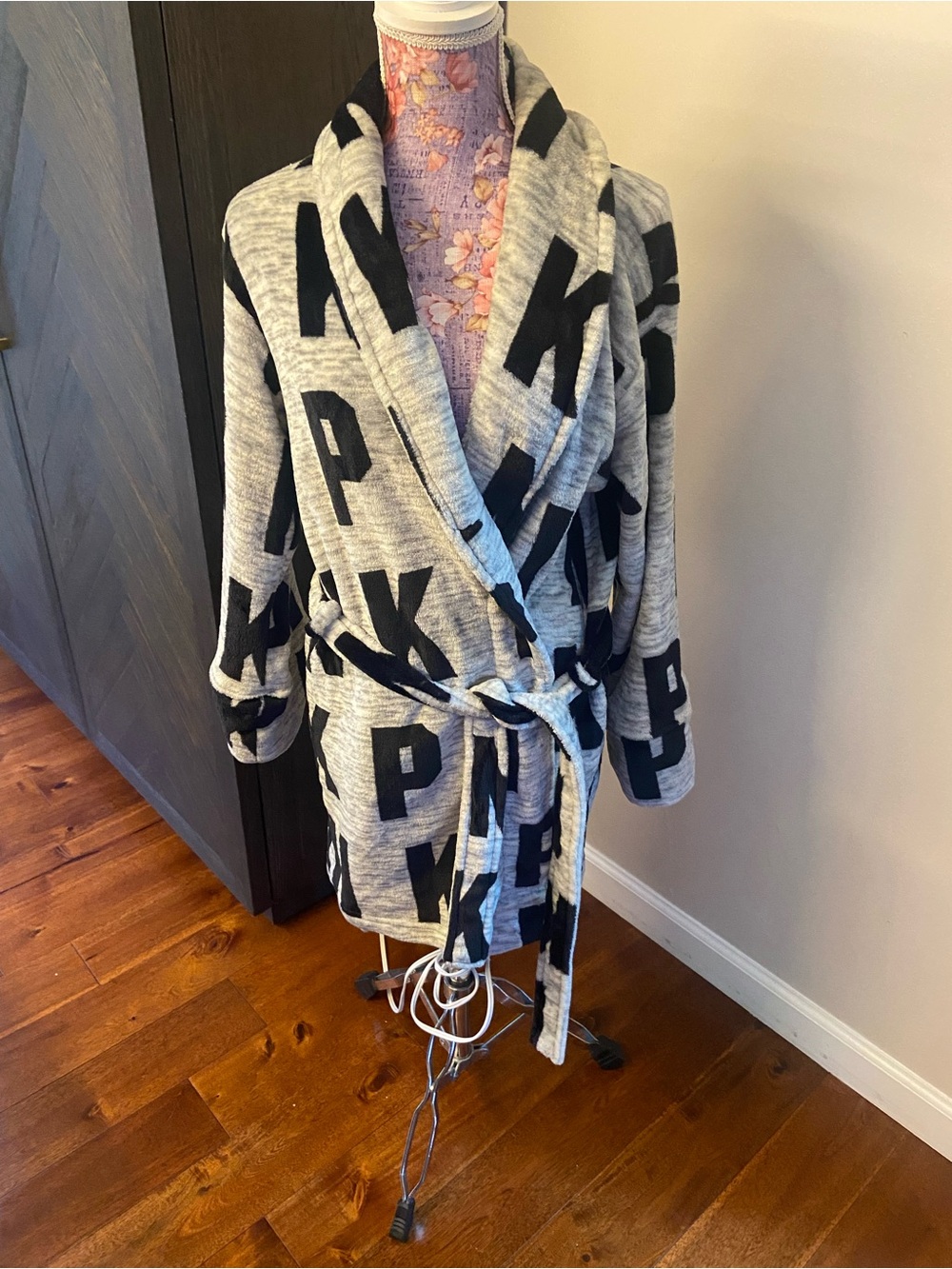 Victoria secret pink bathrobe XS / S